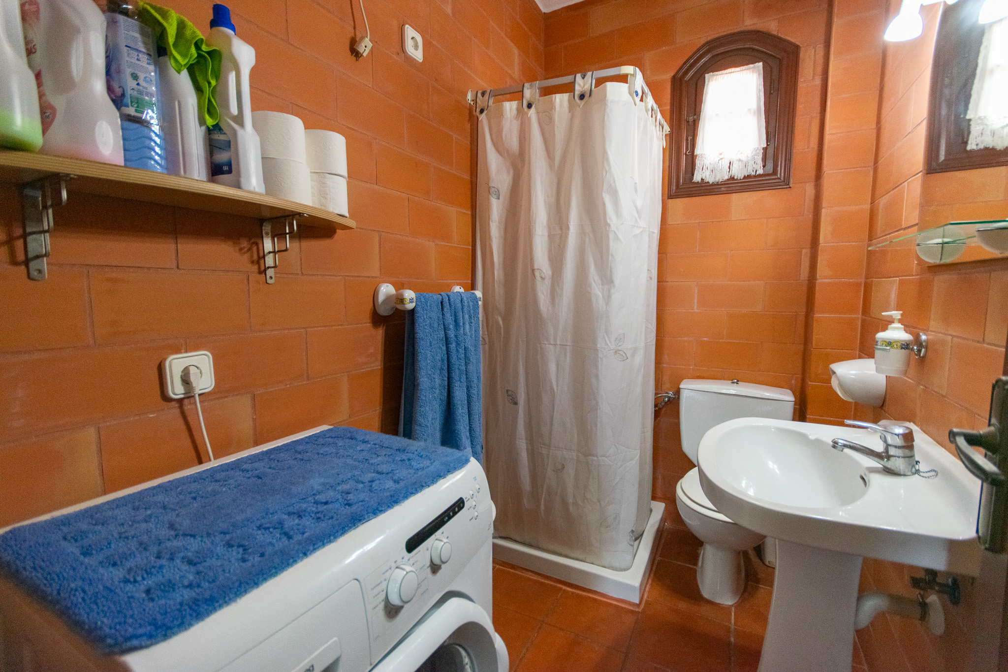 Bathroom of spacious flat with sea views and tourist license in Playas de Fornells