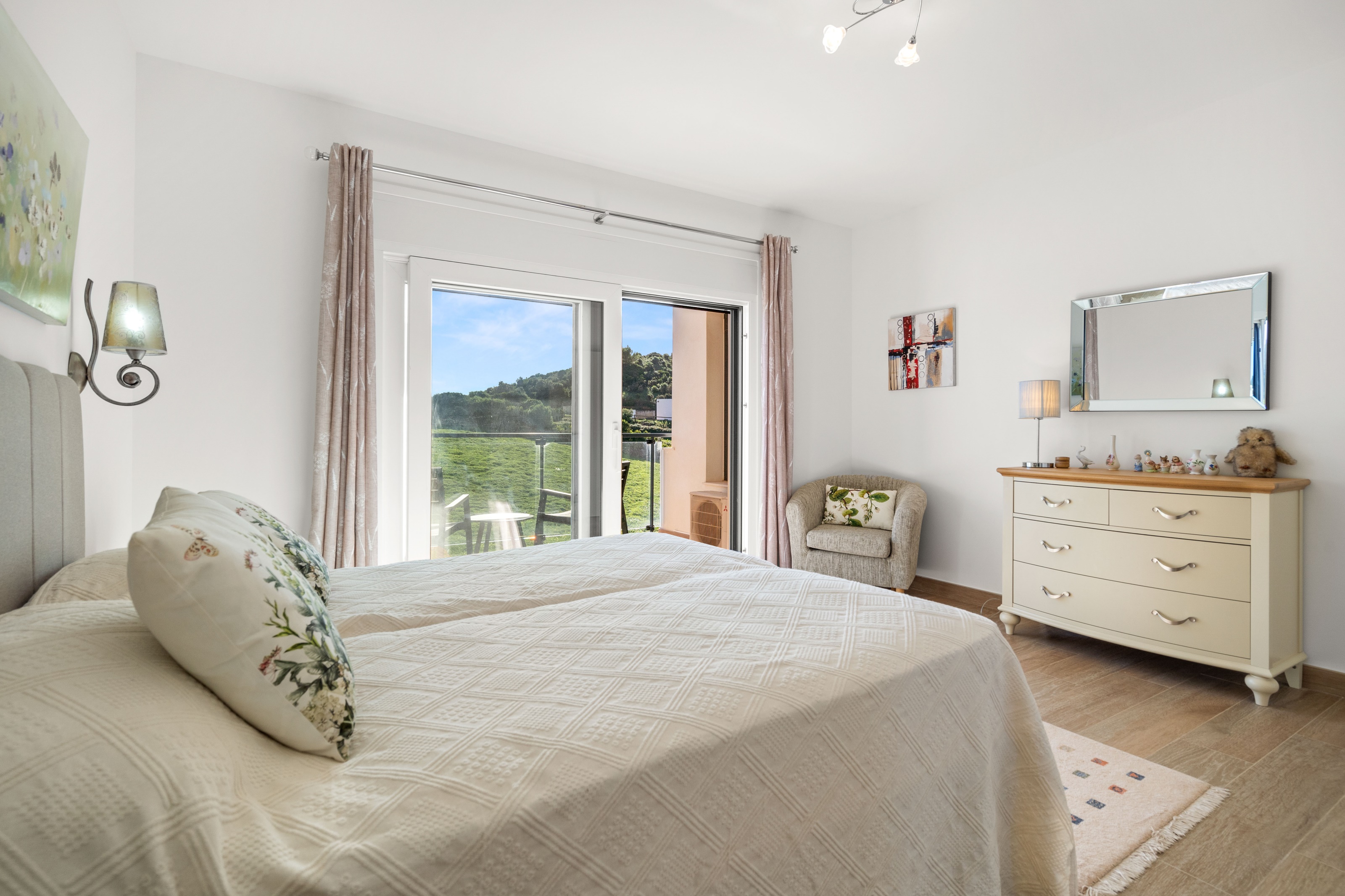 Chambre double avec terrasse dans une maison de luxe à Mercacdal