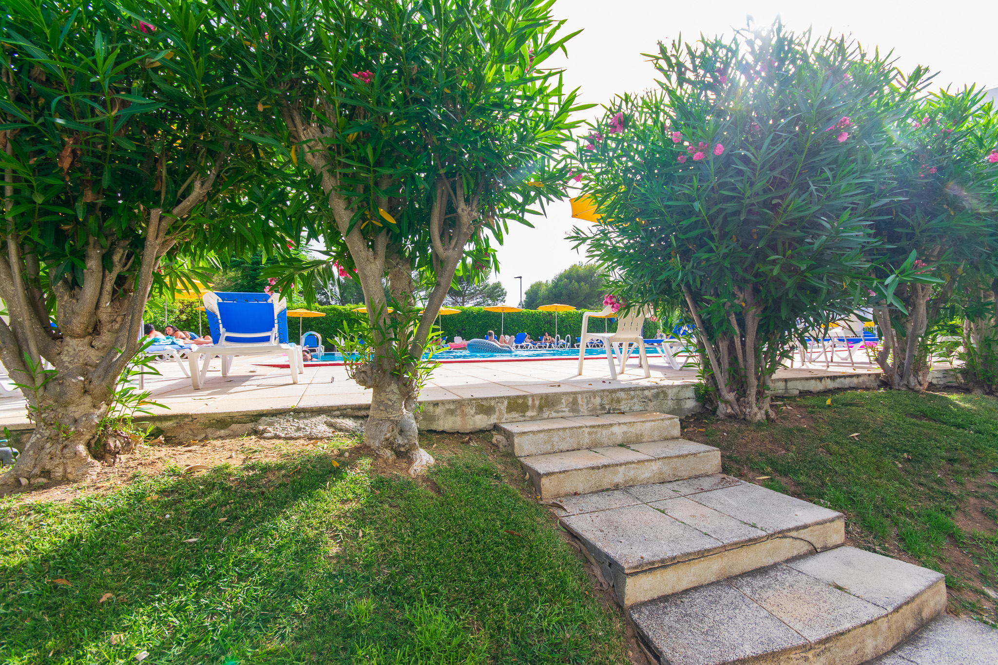 Direct access ground floor pool with garden next to Santo Tomás beach