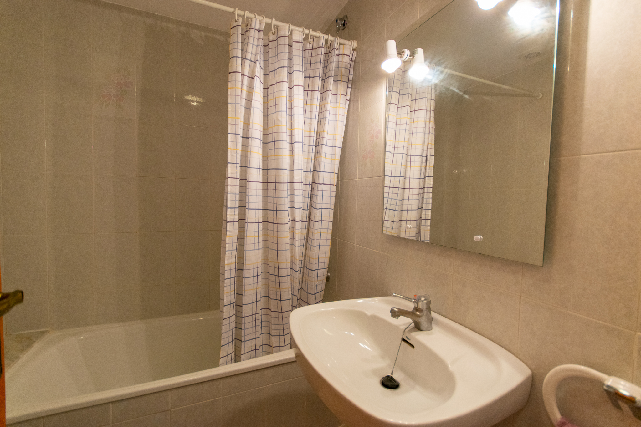 Family bathroom apartment with golf views in Son Parc