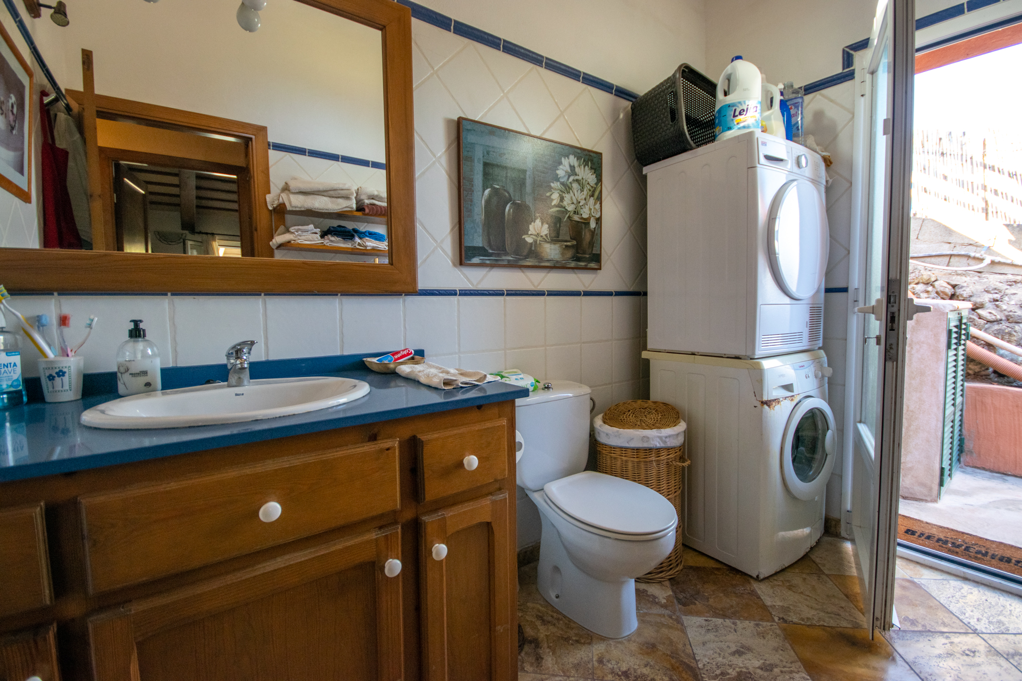 Salle de bain-buanderie dans une maison de campagne confortable près d'Alaior