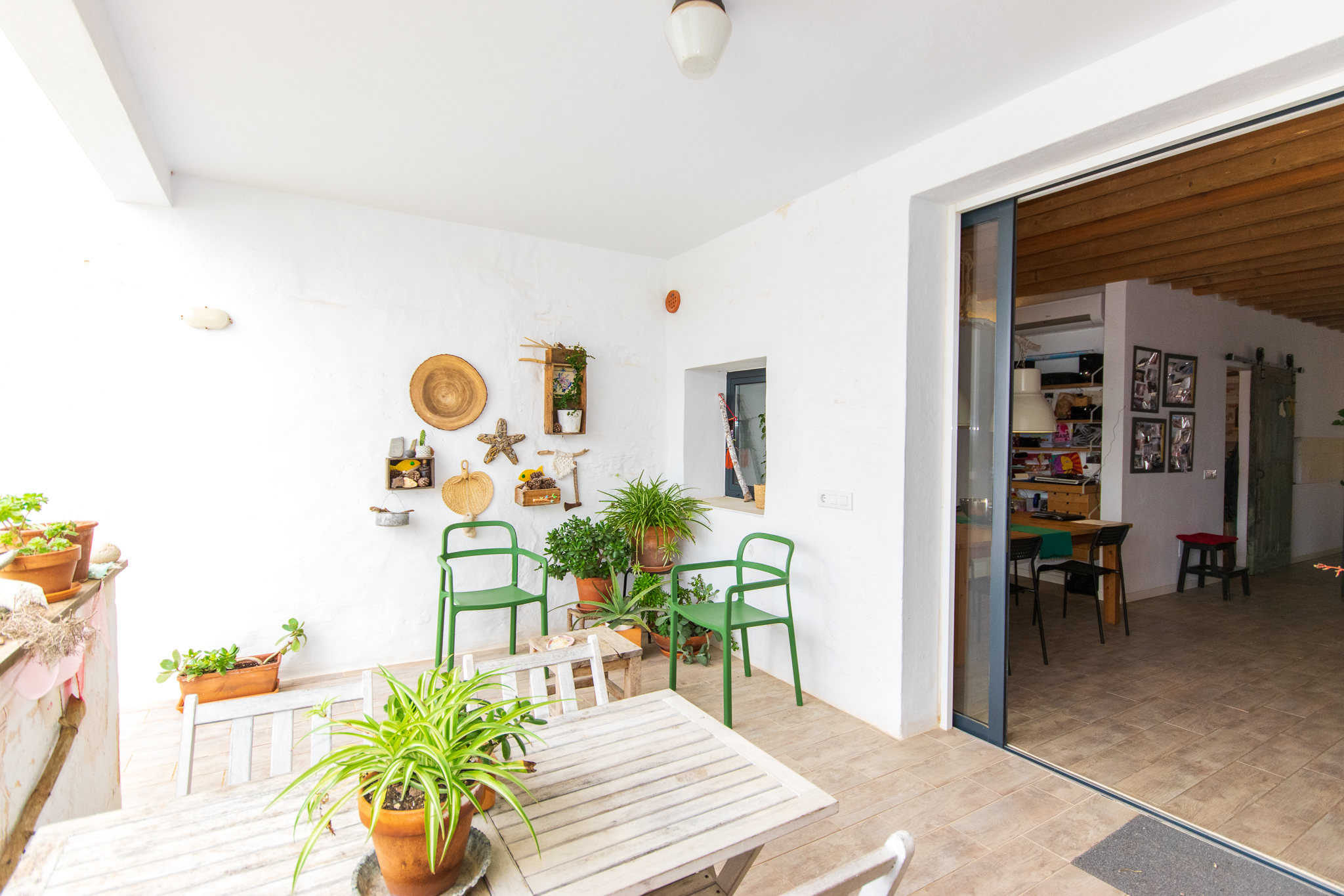 Covered terrace in charming renovated house with 3 bedrooms in Alaior