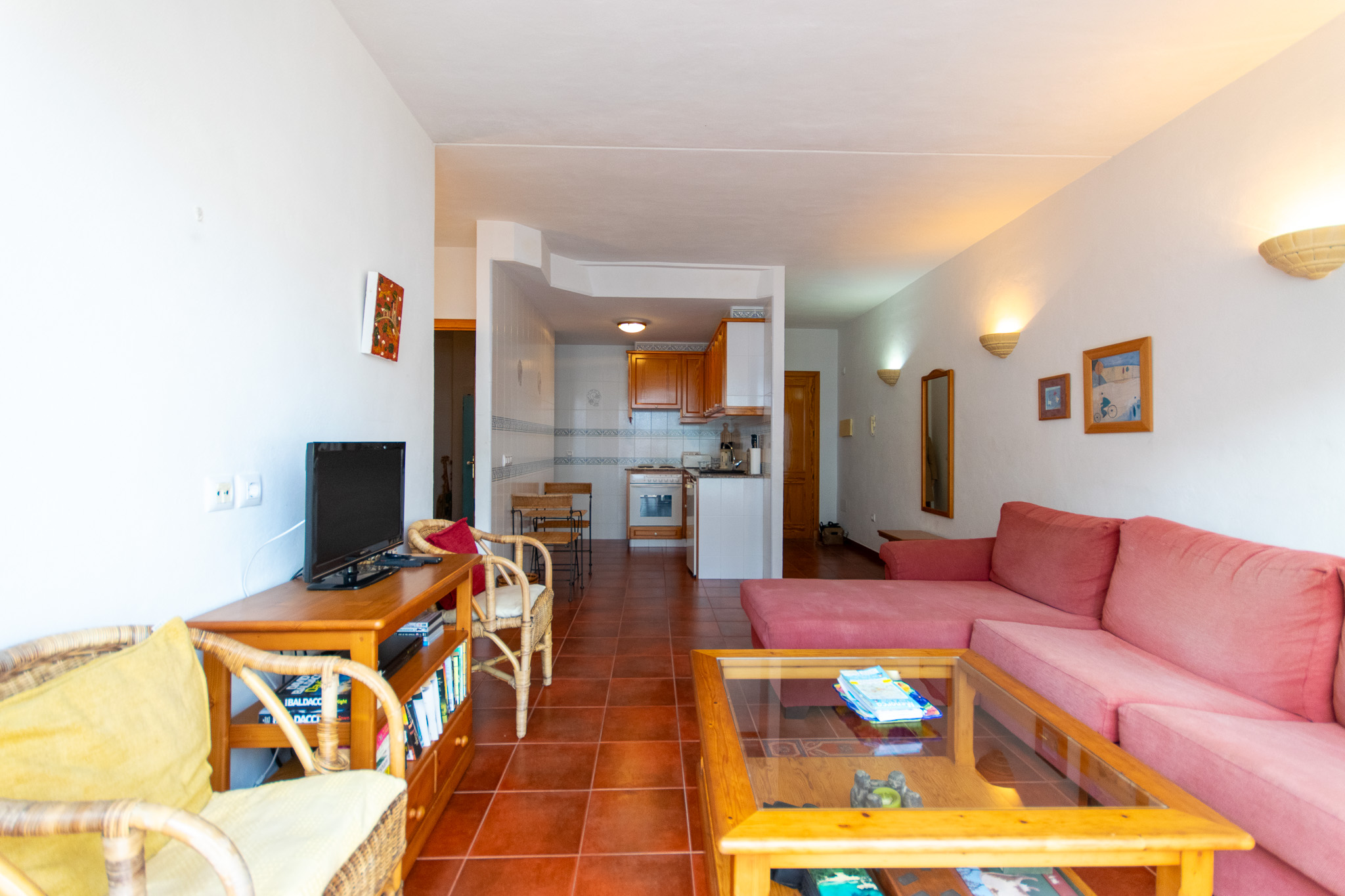 First floor living-dining room with balcony in Es Mercadal