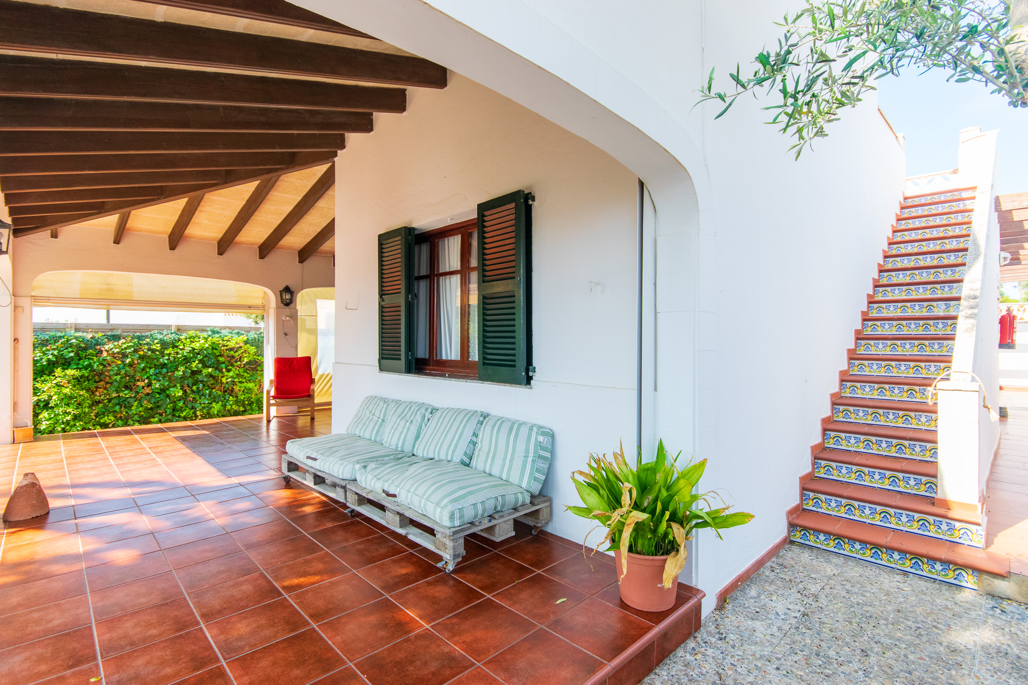 Covered terrace in villa with tourist license for sale in Cala n Bosch