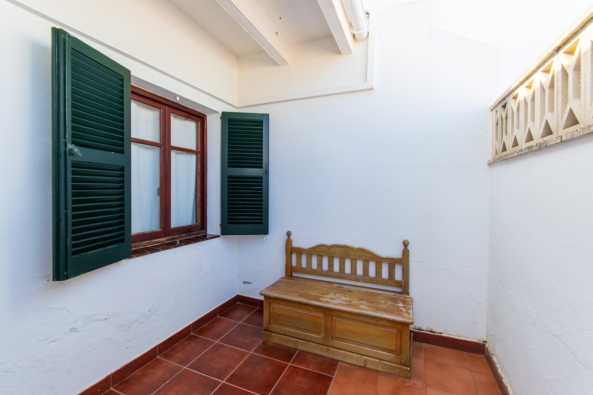 Terrace in villa with tourist license for sale in Cala n Bosch