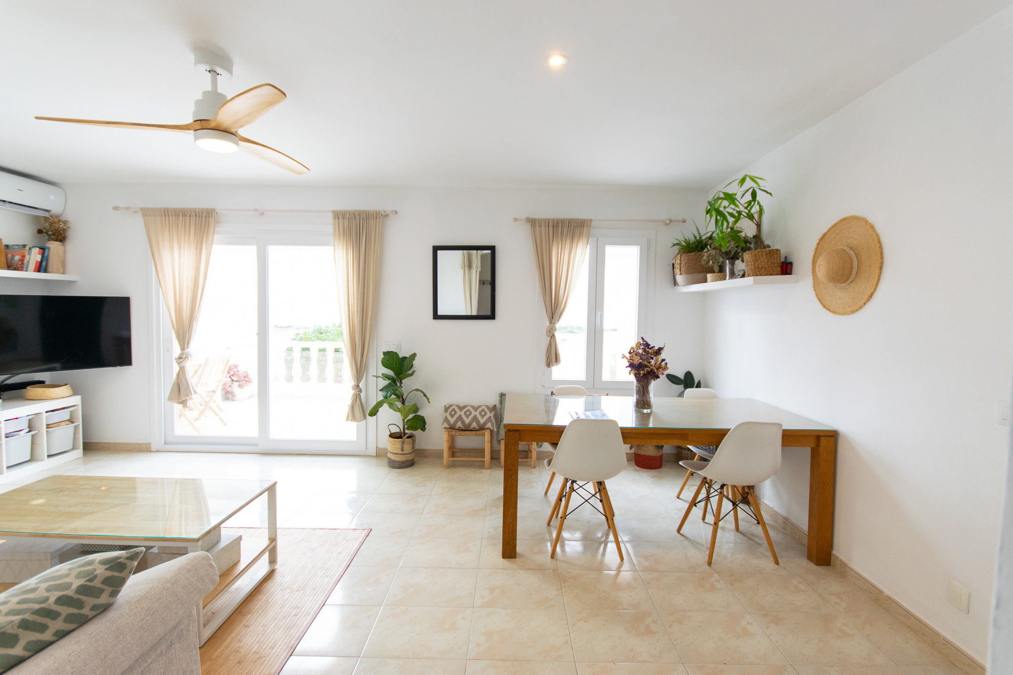 Living-dining room of a beautiful villa with pool and sea views in Torre Solí