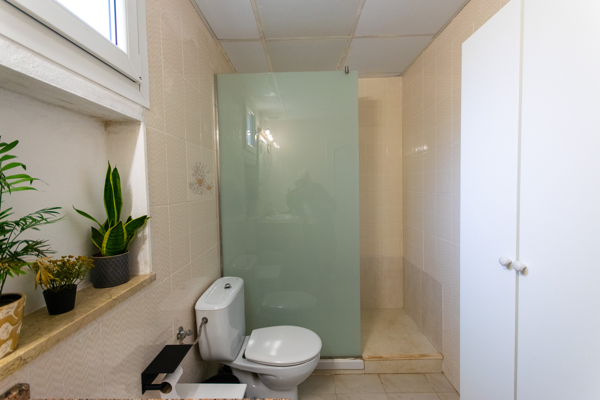 Bathroom of beautiful villa with pool and sea views in Torre Solí