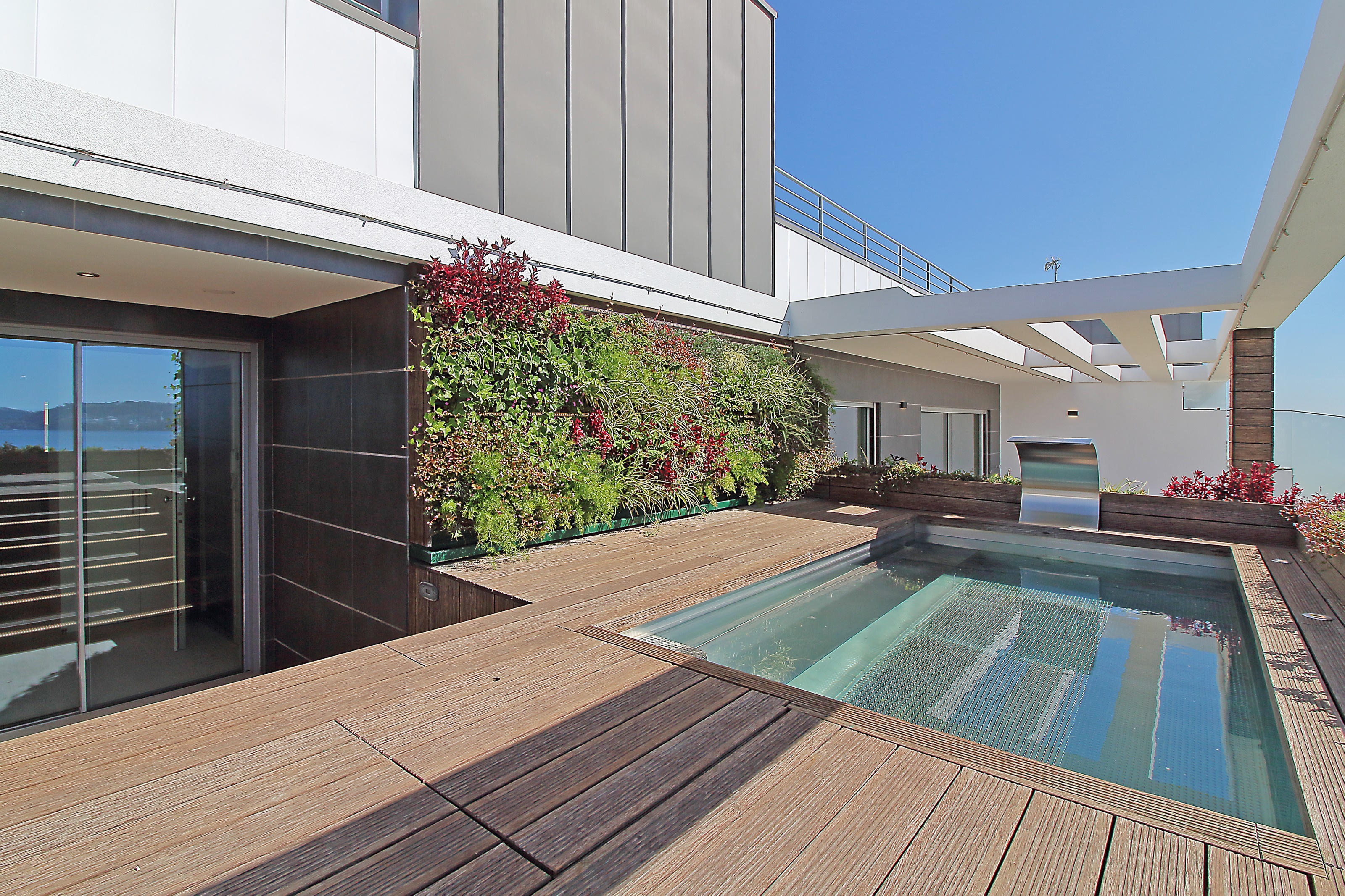 Penthouse T4 com Terraço de 187m2, com piscina privada e vista sublime de Mar e Rio!